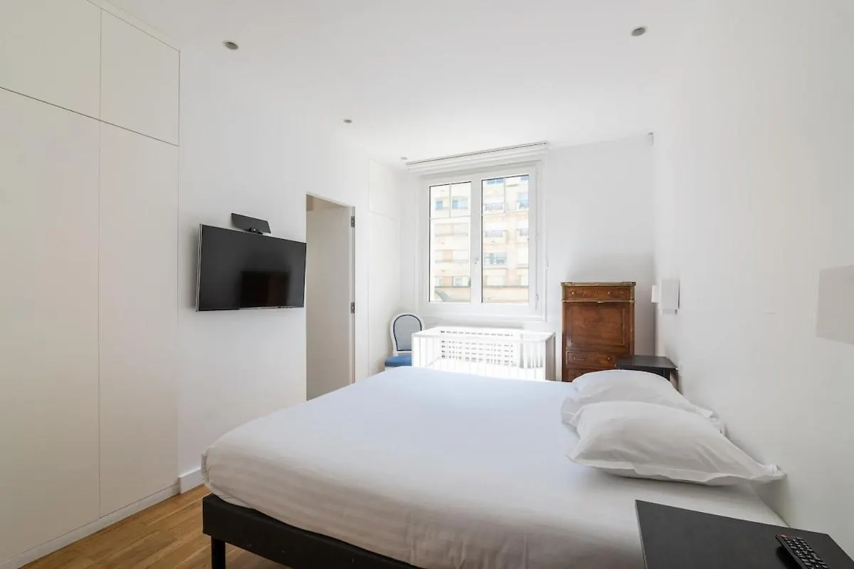 Apartment Veeve - Ethereal Light Paris France
